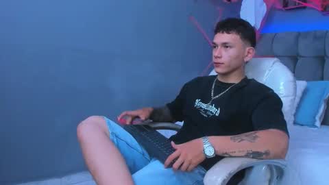 Thomas online show from November 1, 3:55 pm