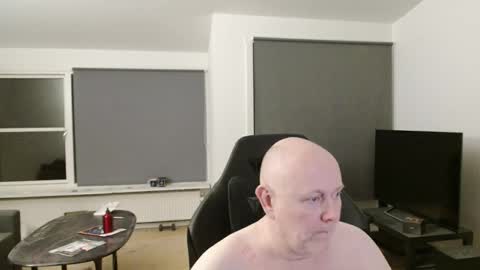 thomash32 online show from October 29, 10:21 pm