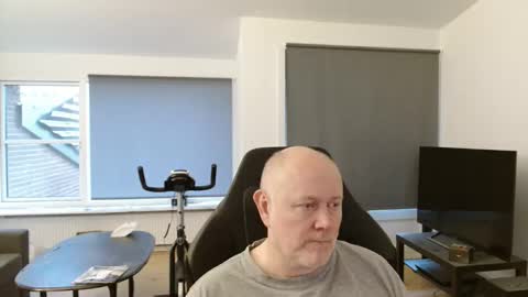 thomash32 online show from October 5, 4:47 pm