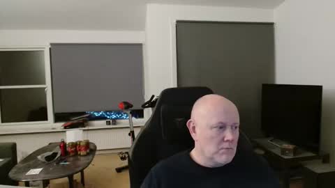 thomash32 online show from December 13, 10:49 pm