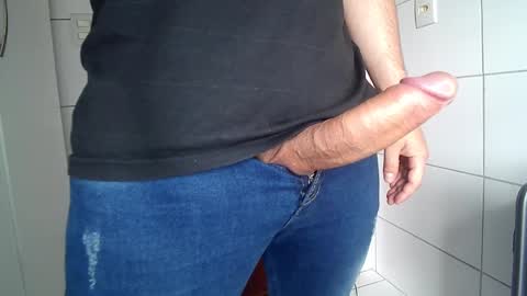 Snapshot of thomaz__ chatting on October 3, 7:33 pm thomaz__ online show from October 3, 7:33 pm