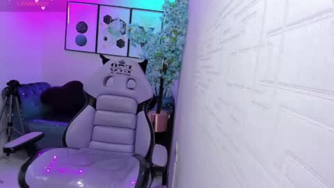 Tiara  online show from May 2, 3:23 am