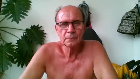 tiaretiareopui online show from January 15, 7:06 am