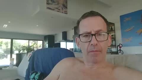 JustMe online show from March 8, 6:16 pm