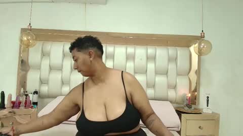 Tiffany and Stacy online show from February 28, 7:51 pm