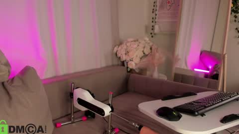 tiffany_robinson online show from May 15, 3:48 am