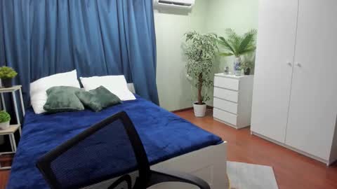 tiffanyyoun online show from October 7, 1:07 pm