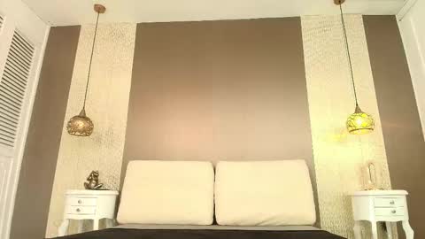 T I F F A N Y online show from February 20, 7:49 pm