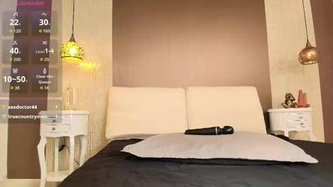 T I F F A N Y online show from December 20, 10:06 pm