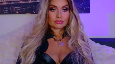 tinkerbell822 online show from October 28, 9:54 am