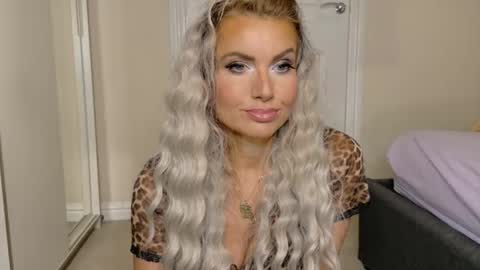 tinkerbell822 online show from February 23, 9:22 am