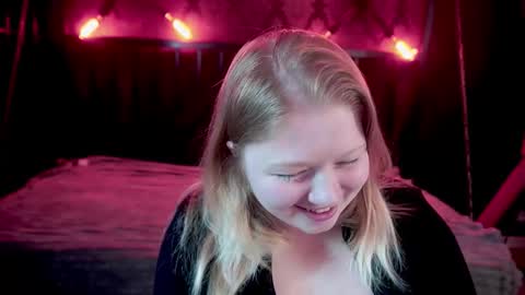 TinkerrBelll online show from October 22, 7:15 pm