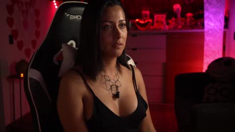 Snapshot of tiny_panther chatting on February 6, 4:10 am Ana Molly online show from February 6, 4:10 am