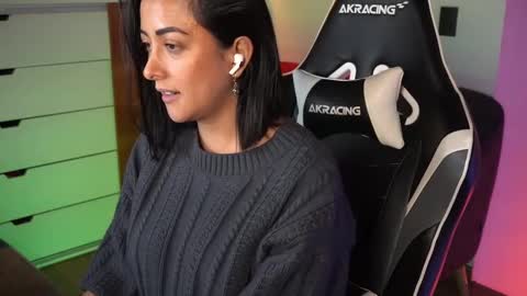 Snapshot of tiny_panther chatting on January 15, 1:12 am Ana Molly online show from January 15, 1:12 am