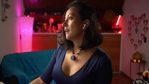 Snapshot of tiny_panther chatting on February 22, 4:51 am Ana Molly online show from February 22, 4:51 am