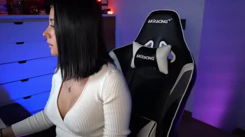 Snapshot of tiny_panther chatting on January 10, 10:36 pm Ana Molly online show from January 10, 10:36 pm