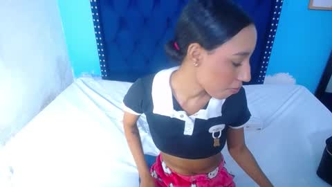 tiny_sarah1 online show from November 25, 8:13 am