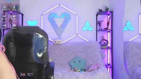 Snapshot of tiny_vixen_ chatting on September 29, 2:38 pm tiny_vixen_ online show from September 29, 2:38 pm