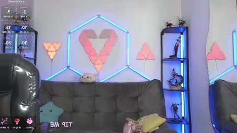 Snapshot of tiny_vixen_ chatting on September 8, 2:27 pm tiny_vixen_ online show from September 8, 2:27 pm