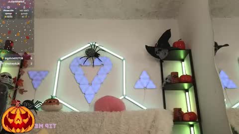 Snapshot of tiny_vixen_ chatting on October 23, 3:35 pm tiny_vixen_ online show from October 23, 3:35 pm
