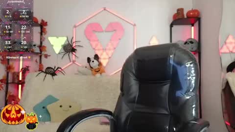 Snapshot of tiny_vixen_ chatting on October 15, 2:29 pm tiny_vixen_ online show from October 15, 2:29 pm