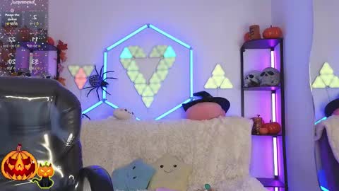 Snapshot of tiny_vixen_ chatting on October 16, 2:49 pm tiny_vixen_ online show from October 16, 2:49 pm
