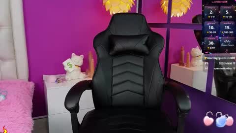 Snapshot of tiny_vixen_ chatting on February 21, 7:43 pm tiny_vixen_ online show from February 21, 7:43 pm