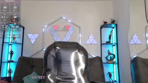 Snapshot of tiny_vixen_ chatting on September 9, 2:39 pm tiny_vixen_ online show from September 9, 2:39 pm