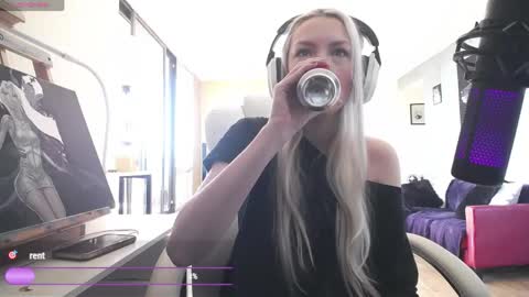 stage Kylie Sinner  brand CLITBAIT online show from May 2, 8:14 pm