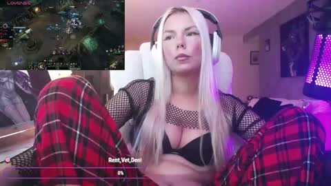 stage Kylie Sinner  brand CLITBAIT online show from May 27, 1:57 am