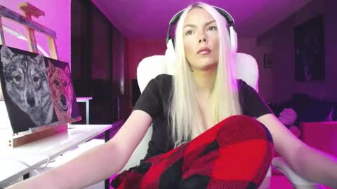 stage Kylie Sinner  brand CLITBAIT online show from October 24, 10:54 pm