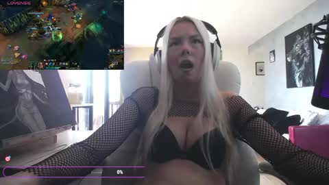 stage Kylie Sinner  brand CLITBAIT online show from May 26, 8:26 pm