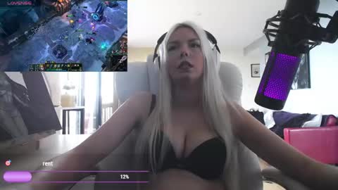 stage Kylie Sinner  brand CLITBAIT online show from May 12, 9:13 pm