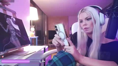 stage Kylie Sinner  brand CLITBAIT online show from May 9, 3:12 am