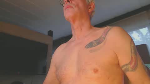Snapshot of tirexxx_x chatting on October 1, 6:01 am tirexxx_x online show from October 1, 6:01 am