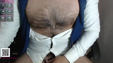 Snapshot of toaster1993 chatting on February 6, 11:04 pm Leonel online show from February 6, 11:04 pm