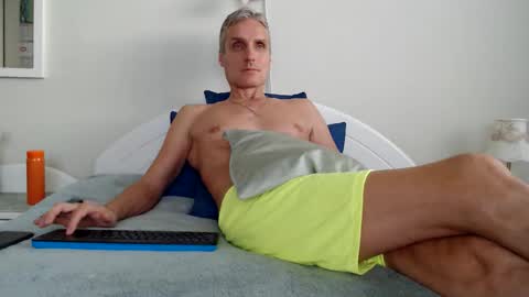 Snapshot of toffmen chatting on October 19, 2:55 pm Daniel Bisexual uncut 20cm online show from October 19, 2:55 pm
