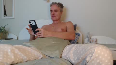 Snapshot of toffmen chatting on December 2, 4:04 pm Daniel Bisexual uncut 20cm online show from December 2, 4:04 pm