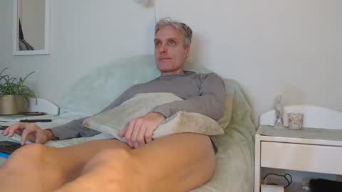 Snapshot of toffmen chatting on December 7, 4:20 pm Daniel Bisexual uncut 20cm online show from December 7, 4:20 pm
