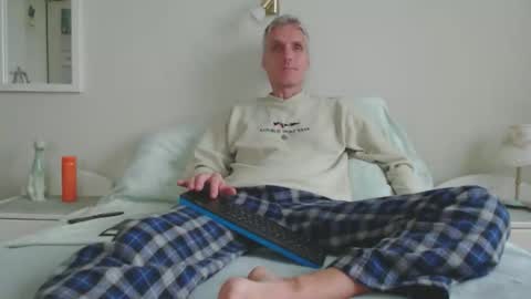 Snapshot of toffmen chatting on September 20, 5:43 am Daniel Bisexual uncut 20cm online show from September 20, 5:43 am