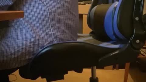 Snapshot of togbear chatting on January 12, 9:51 pm Togbear online show from January 12, 9:51 pm