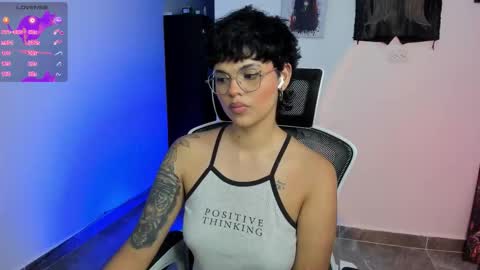 Snapshot of tokyo_uwu chatting on October 18, 3:00 am sofi 3 online show from October 18, 3:00 am