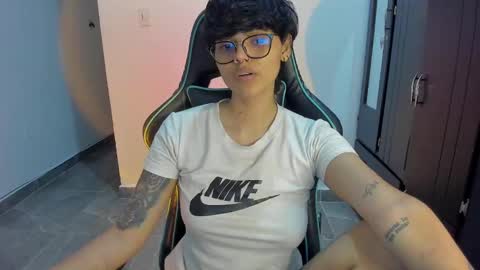 Snapshot of tokyo_uwu chatting on January 23, 4:30 am sofi 3 online show from January 23, 4:30 am