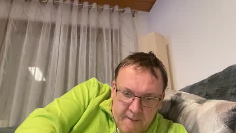 Tom online show from February 26, 5:38 pm