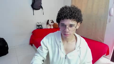 Snapshot of tom_blue10 chatting on September 23, 12:32 pm Tom Blue online show from September 23, 12:32 pm