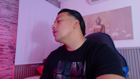 Tom muscle1 online show from April 5, 12:13 pm