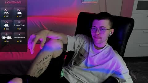 tomas_norton online show from April 17, 9:06 pm