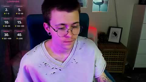 tomas_norton online show from May 13, 9:46 pm