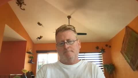 Hola online show from April 14, 6:33 pm