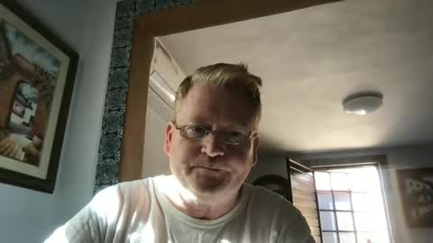 Hola online show from December 3, 9:06 pm